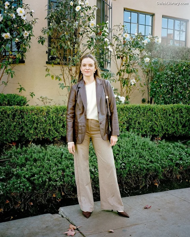 Danielle Panabaker photo 12 of 578
