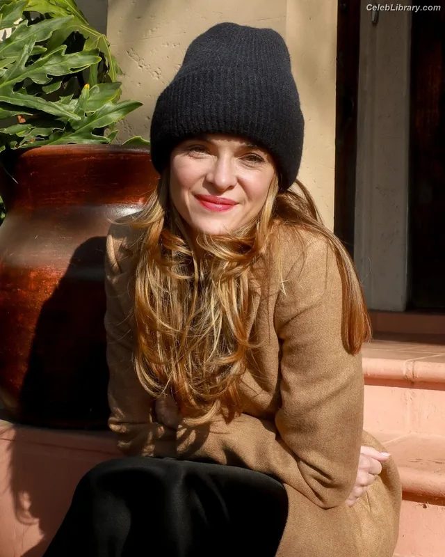 Danielle Panabaker photo 15 of 578