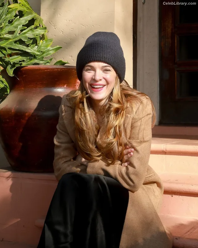 Danielle Panabaker photo 16 of 578