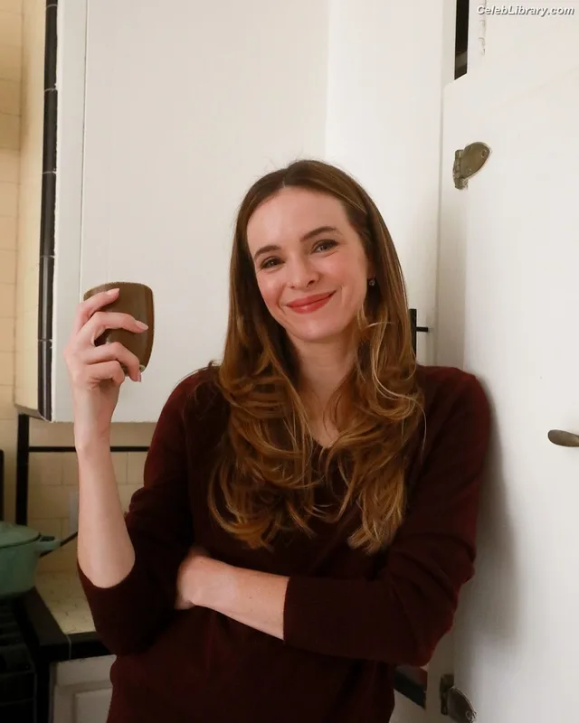 Danielle Panabaker photo 19 of 578