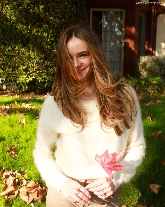 Danielle Panabaker photo 20 of 578