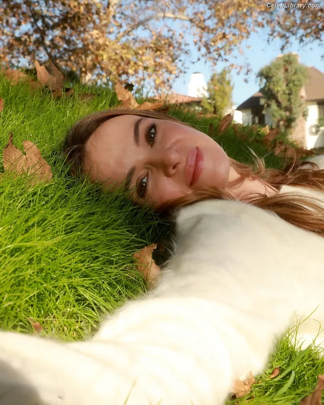 Danielle Panabaker photo 21 of 578