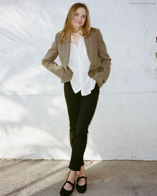 Danielle Panabaker photo 22 of 578