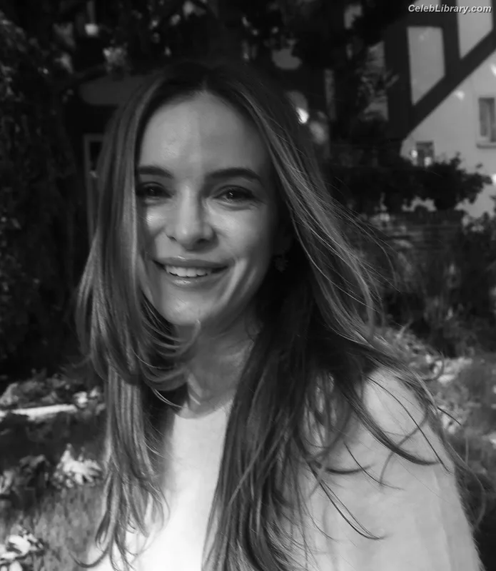 Danielle Panabaker photo 24 of 578