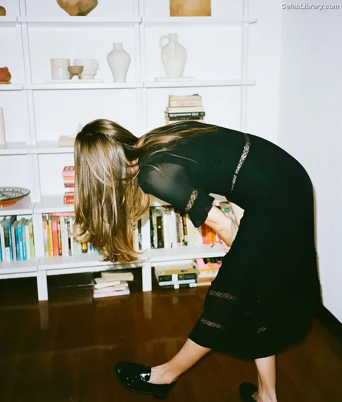 Danielle Panabaker photo 5 of 578