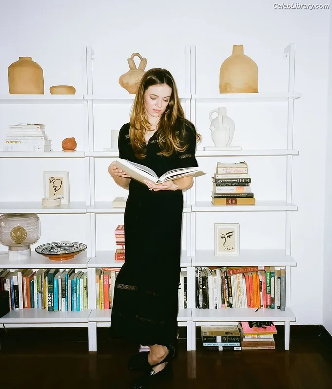 Danielle Panabaker photo 6 of 578