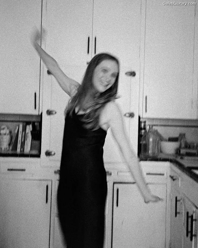 Danielle Panabaker photo 8 of 578