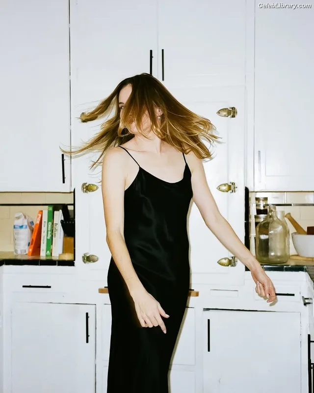 Danielle Panabaker photo 11 of 578