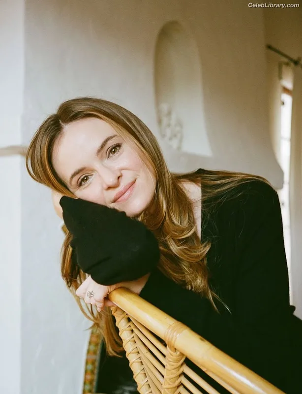 Danielle Panabaker photo 12 of 578