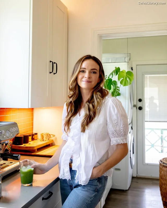 Danielle Panabaker photo 16 of 578