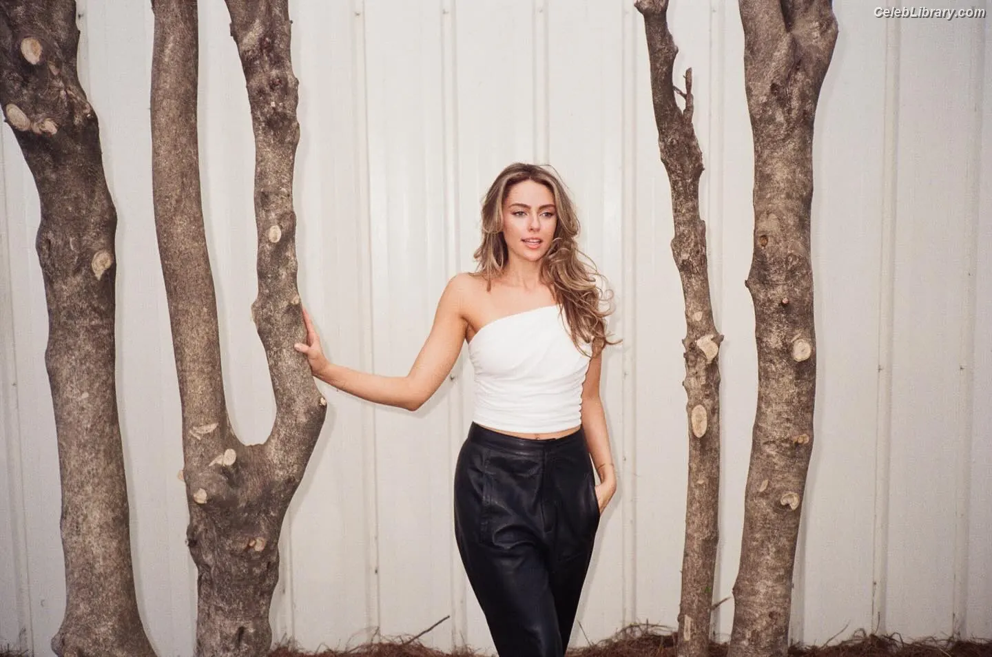 Danielle Rose Russell photo 3 of 51