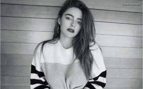 Danielle Rose Russell photo 15 of 51