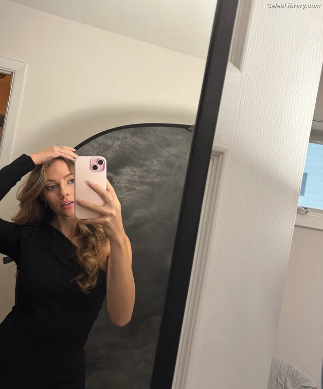 Danielle Rose Russell photo 8 of 52