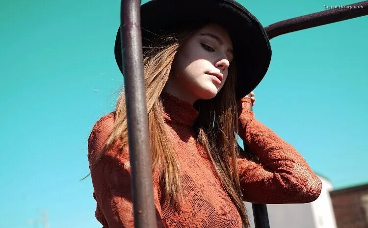 Danielle Rose Russell photo 14 of 52