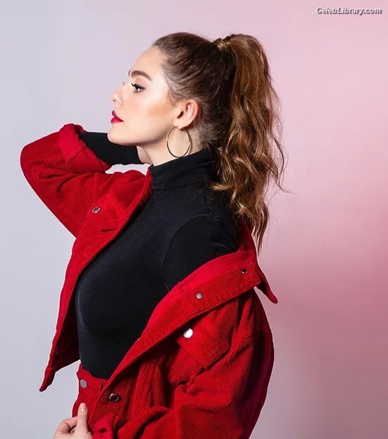 Danielle Rose Russell photo 17 of 52