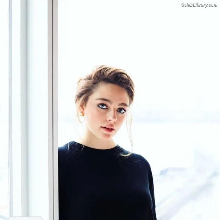 Danielle Rose Russell photo 19 of 52