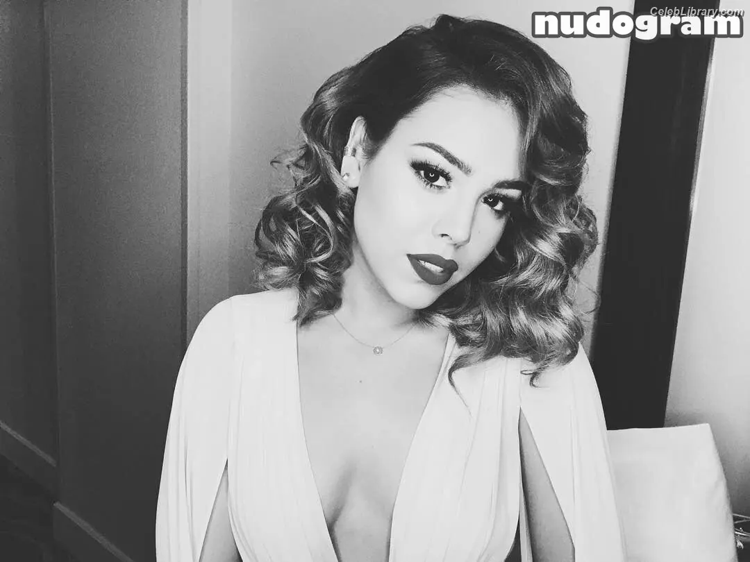 Danna Paola photo 4 of 234