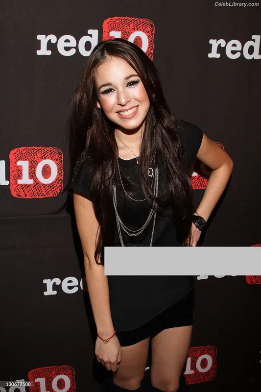 Danna Paola photo 14 of 235