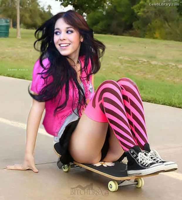 Danna Paola photo 1 of 235