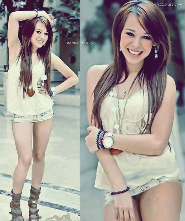 Danna Paola photo 2 of 235