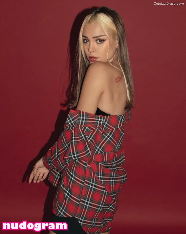 Danna Paola photo 11 of 235