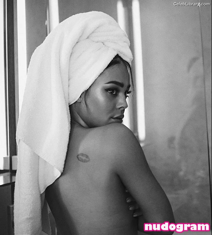 Danna Paola photo 1 of 235
