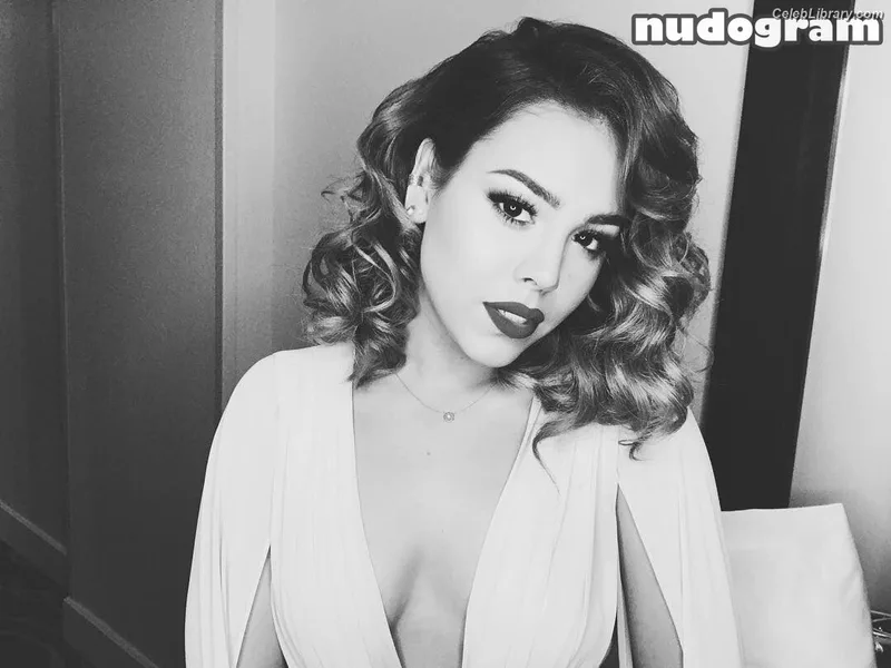 Danna Paola photo 4 of 235