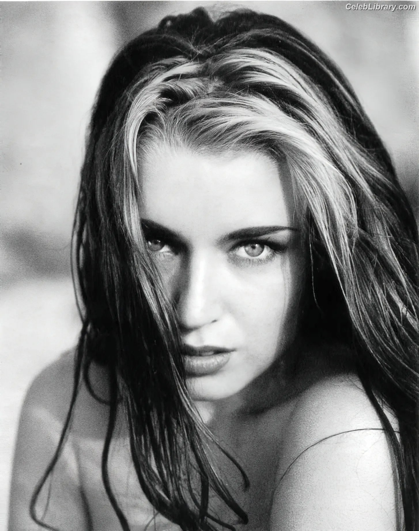 Dannii Minogue photo 9 of 1543