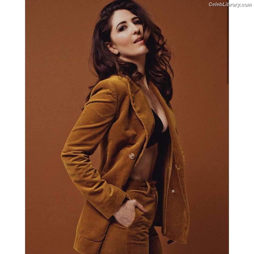 D'Arcy Carden photo 4 of 189