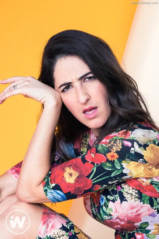 D'Arcy Carden photo 3 of 189