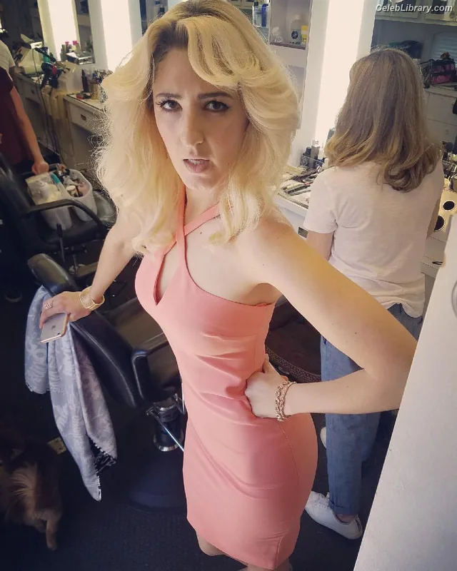 D'Arcy Carden photo 11 of 189