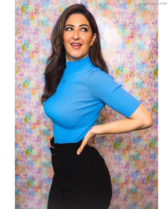 D'Arcy Carden photo 6 of 189