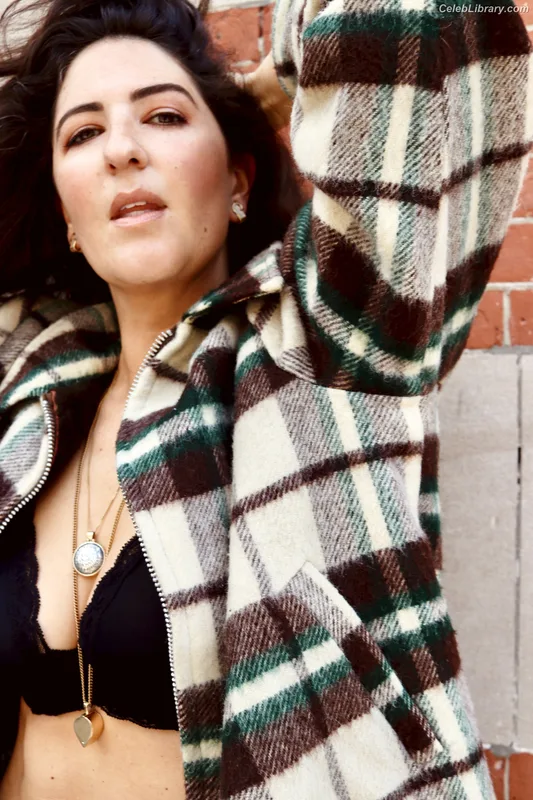 D'Arcy Carden photo 11 of 189