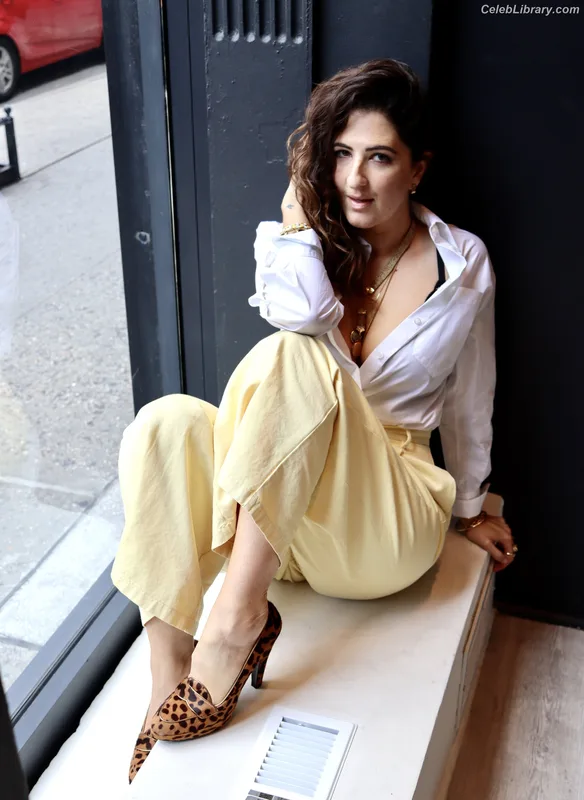 D'Arcy Carden photo 14 of 189