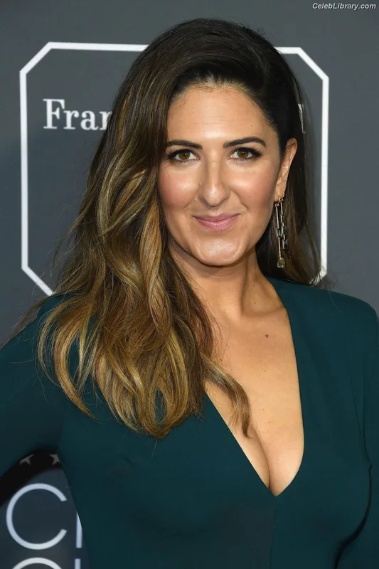 D'Arcy Carden photo 2 of 189