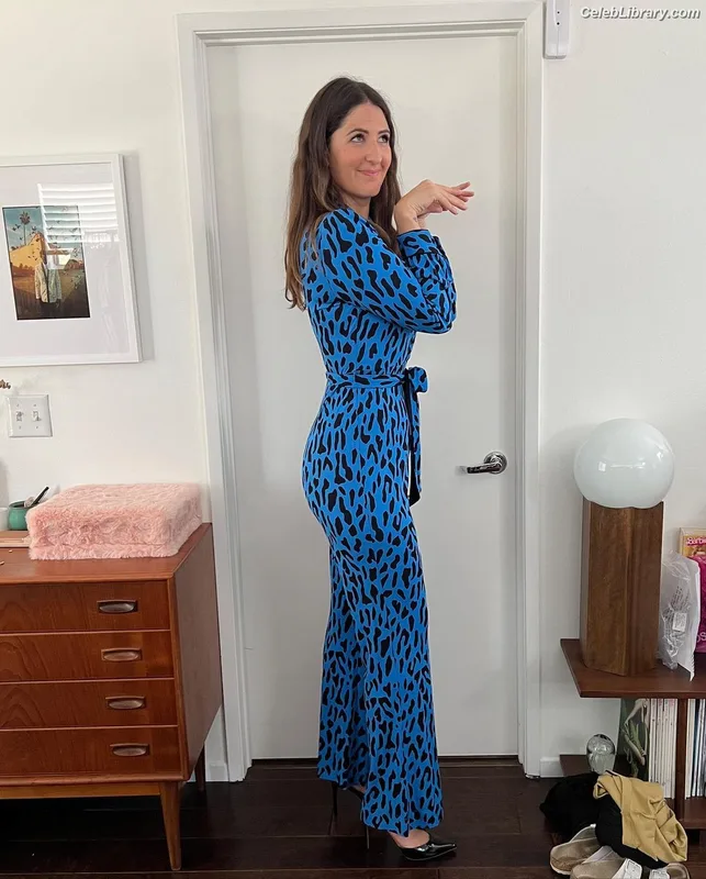 D'Arcy Carden photo 7 of 189