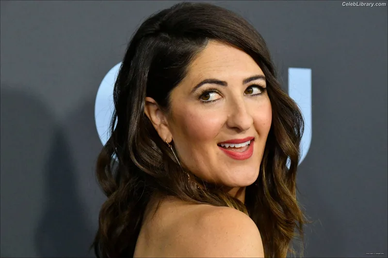D'Arcy Carden photo 14 of 189