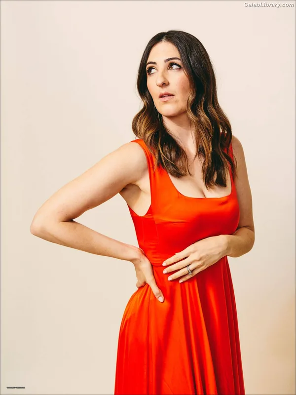 D'Arcy Carden photo 7 of 189