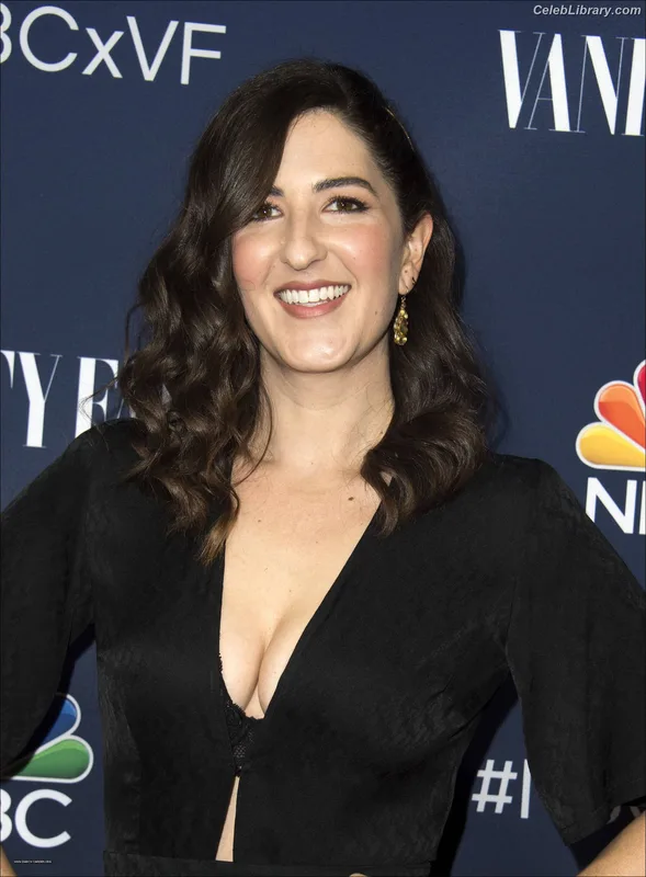 D'Arcy Carden photo 9 of 189