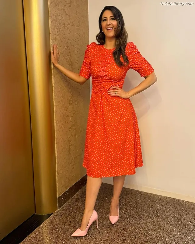 D'Arcy Carden photo 21 of 189