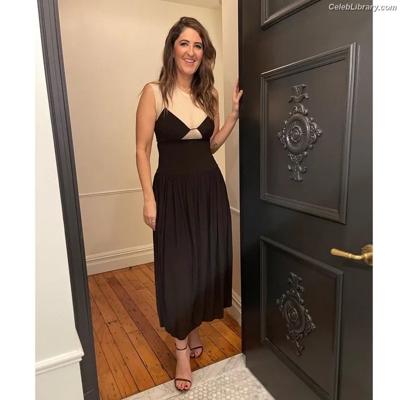 D'Arcy Carden photo 24 of 189