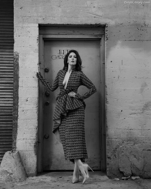 D'Arcy Carden photo 11 of 189