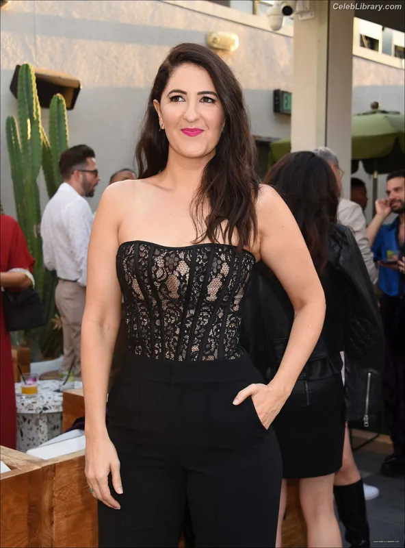 D'Arcy Carden photo 16 of 189