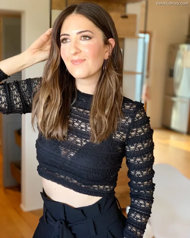 D'Arcy Carden photo 6 of 189
