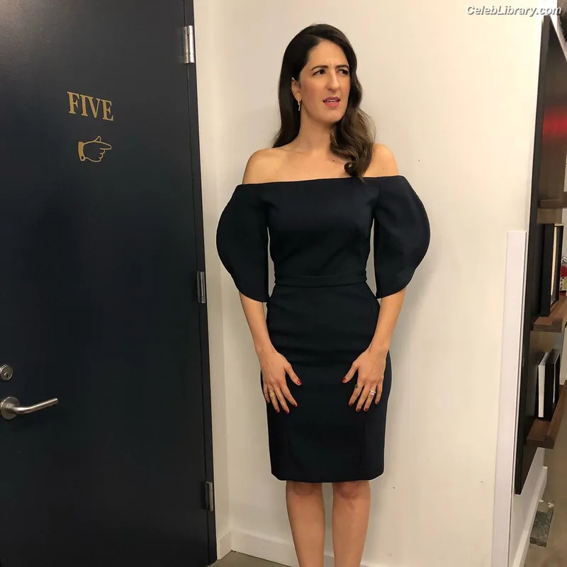 D'Arcy Carden photo 16 of 189
