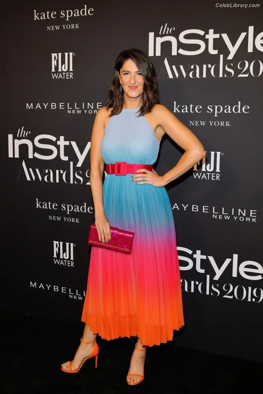 D'Arcy Carden photo 18 of 189