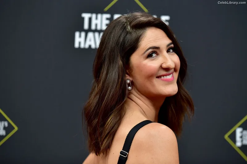 D'Arcy Carden photo 6 of 189