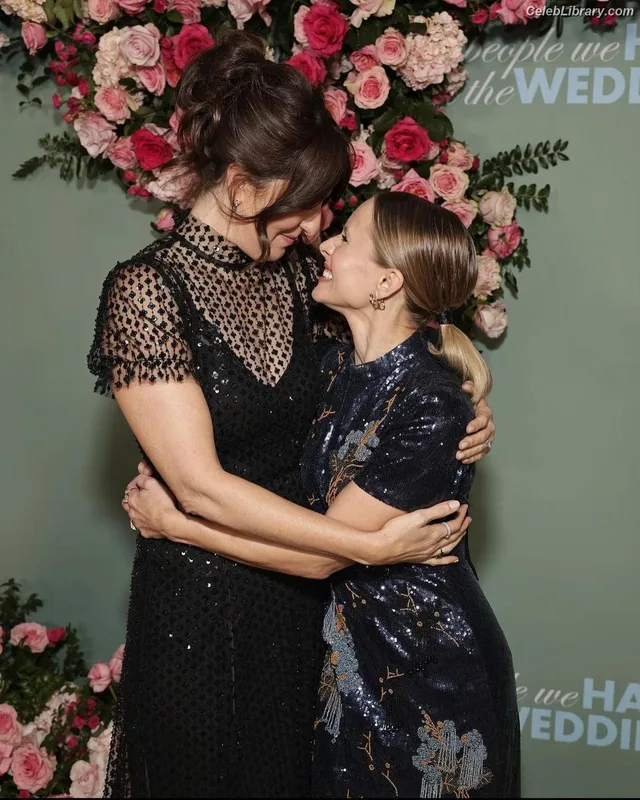 D'Arcy Carden photo 10 of 189