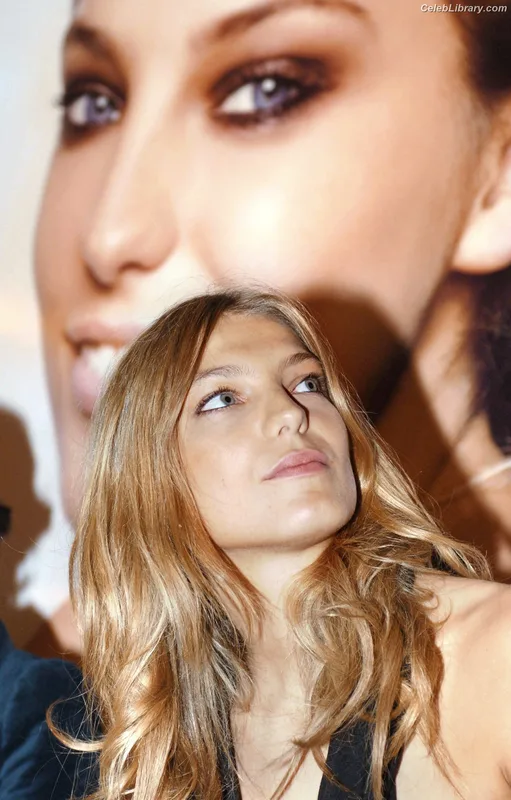 Daria Werbowy photo 5 of 71