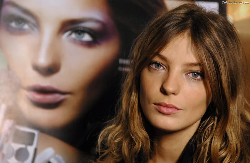 Daria Werbowy photo 8 of 71